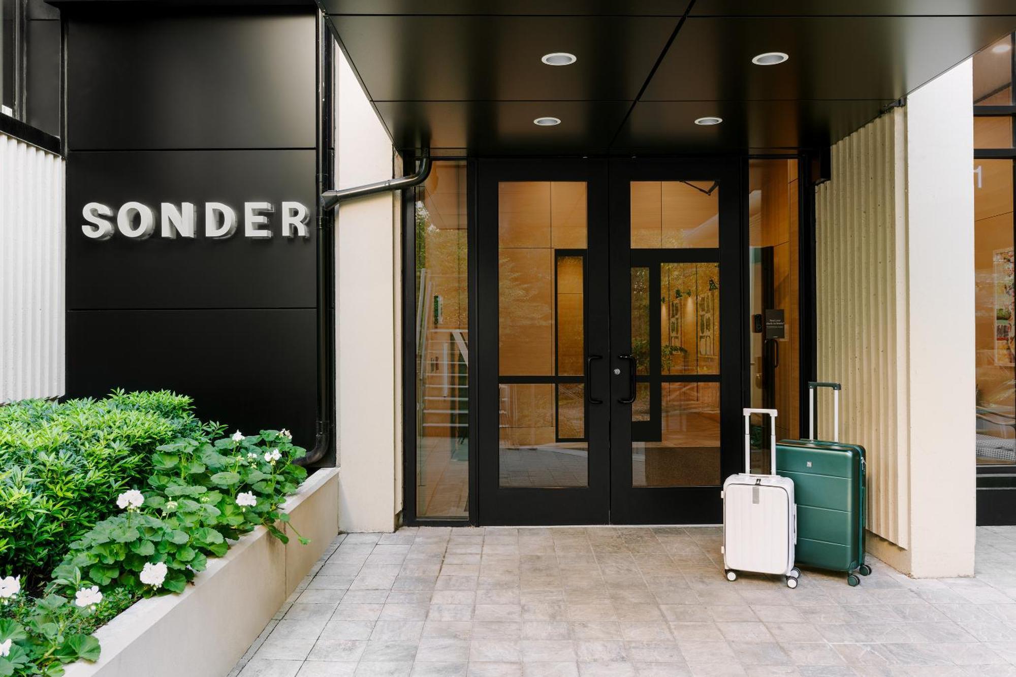 バンクーバー Sonder At Revivalアパートホテル エクステリア 写真